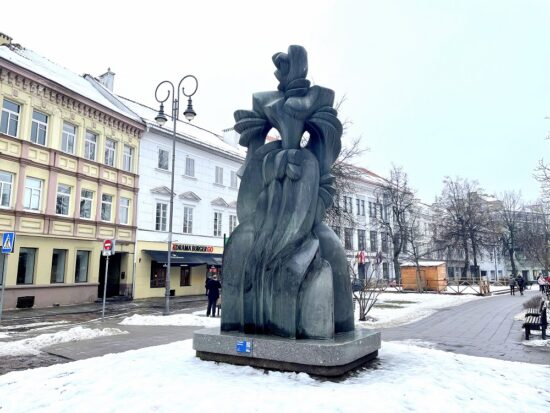 Barboros Radvilaitės skulptūra-Vilnius'