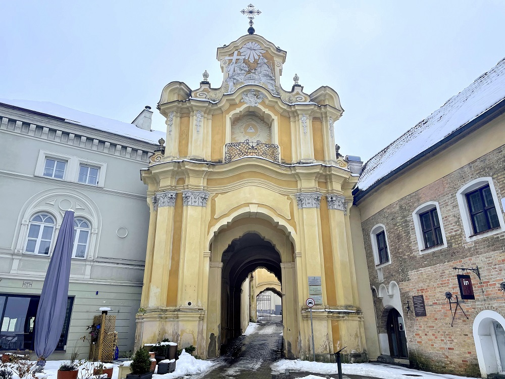 Bazilijonų vienuolyno vartai lankytinos-vietos-vilnius